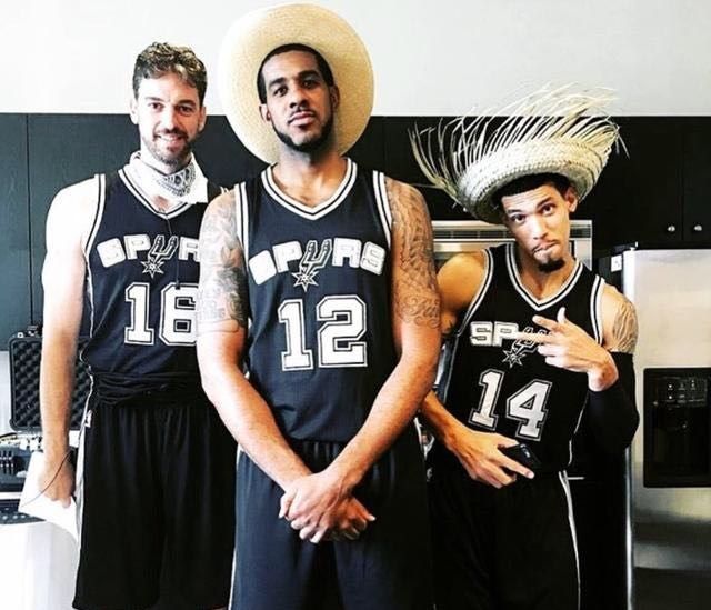 【壁纸】——梅西&哈维，巴萨时光（巴萨岁月：梅西与哈维壁纸）