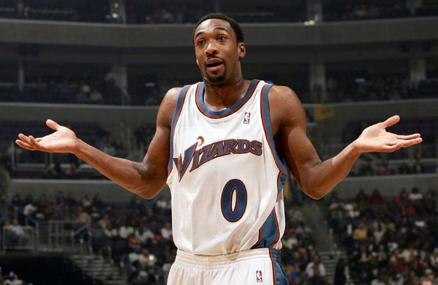 R.I.P.，佛罗伦萨小将理查德森的父亲、前NBA球星迈克尔-理查德森去世（前NBA球星迈克尔-理查德森去世，系佛罗伦萨小将理查德森之父）