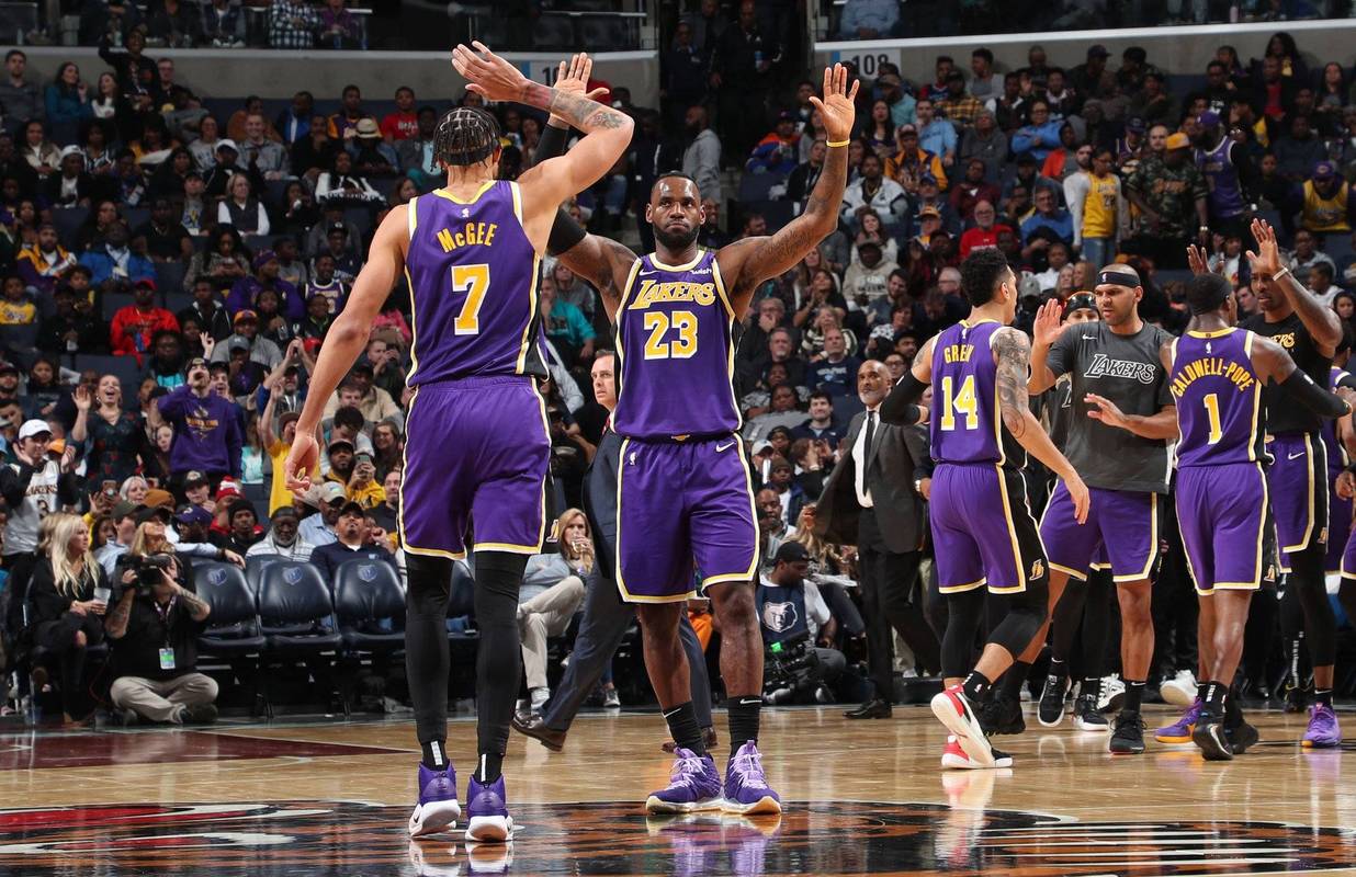 印度网友质疑建造梅西雕像：多此一举，不如花钱培养球员（印度网友不满立梅西雕像：别搞形式，把钱用在培养球员上）