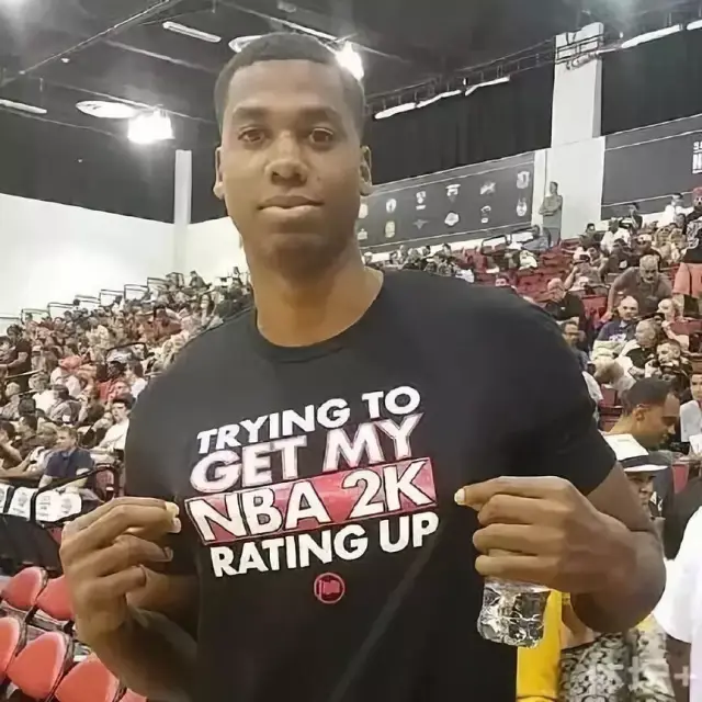 荷兰大名单：范戴克领衔；费耶诺德球员瓦伦特首次入选（荷兰队最新名单出炉：范戴克领军，费耶诺德小将瓦伦特首次入选）