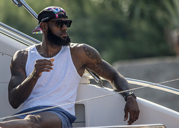 意甲半场：内雷斯双响，那不勒斯3-0亚特兰大（意甲上半场：内雷斯梅开二度，那不勒斯3-0领先亚特兰大）