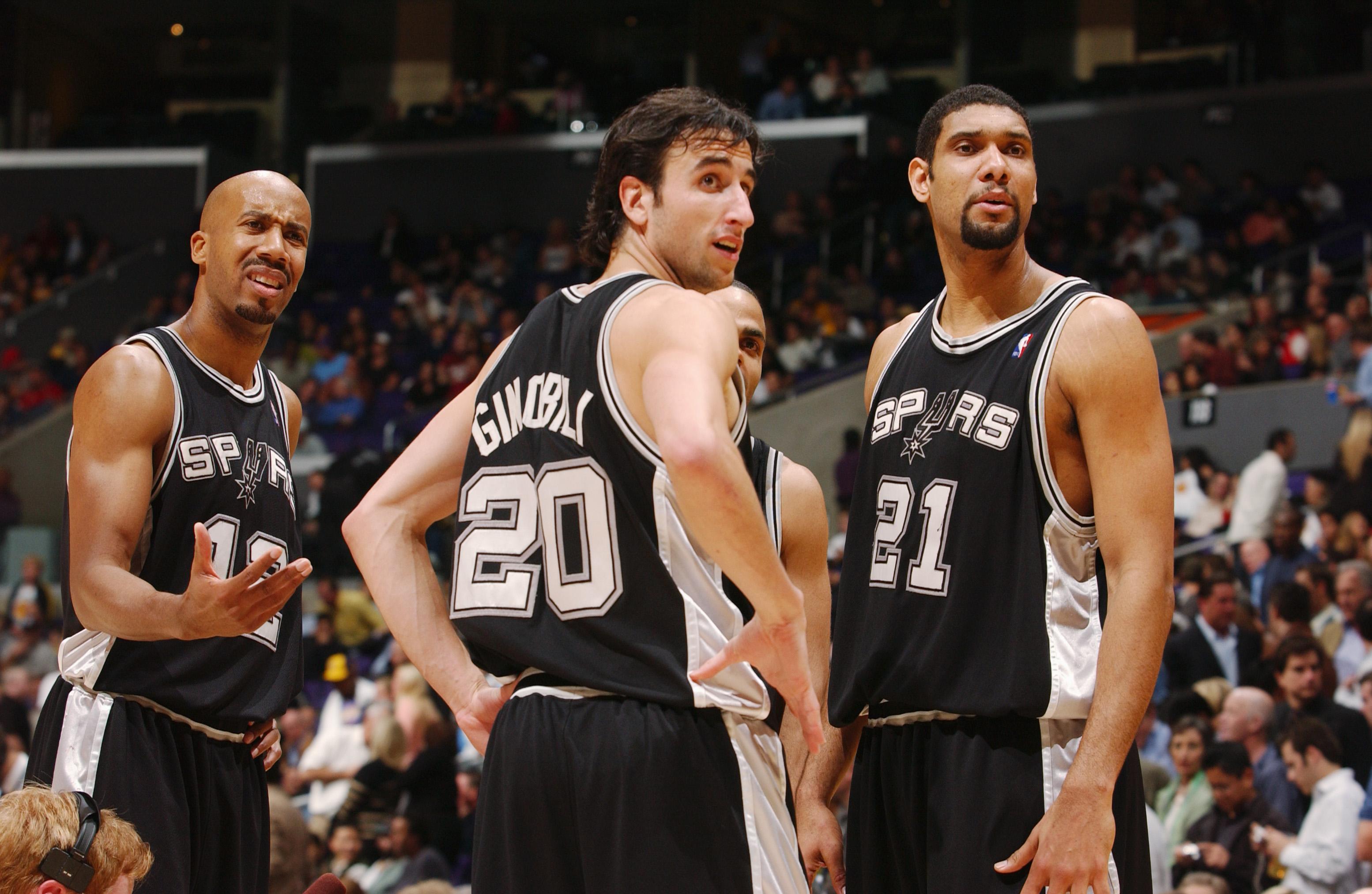 因右踝发炎，朗尼克取消了担任阿森纳vs拜仁解说嘉宾的计划（右踝发炎，朗尼克退出阿森纳战拜仁的解说工作）